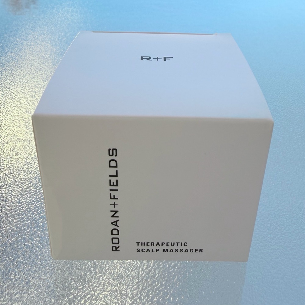 Rodan + Fields Therapeutic Scalp Massager - Picture 4 of 5
